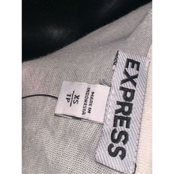 NEW WITH TAGS Express. Crewneck Women's off white cream colored Pullover Lightwe - Picture 4 of 6